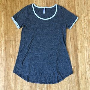 LuLaRoe Perfect-T (Classic ?) in gray w/white - S